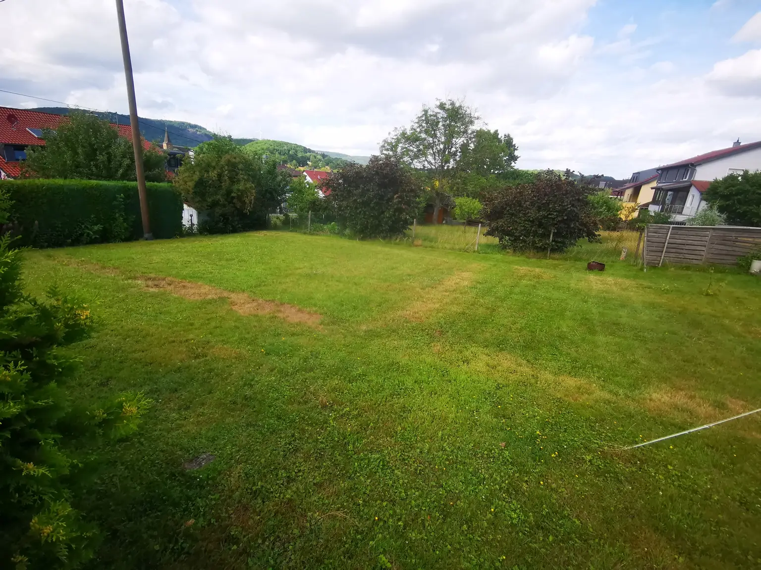 Baugrundstück mit idealem Zuschnitt...! 
So könnte IHR Haus HIER aussehen...!