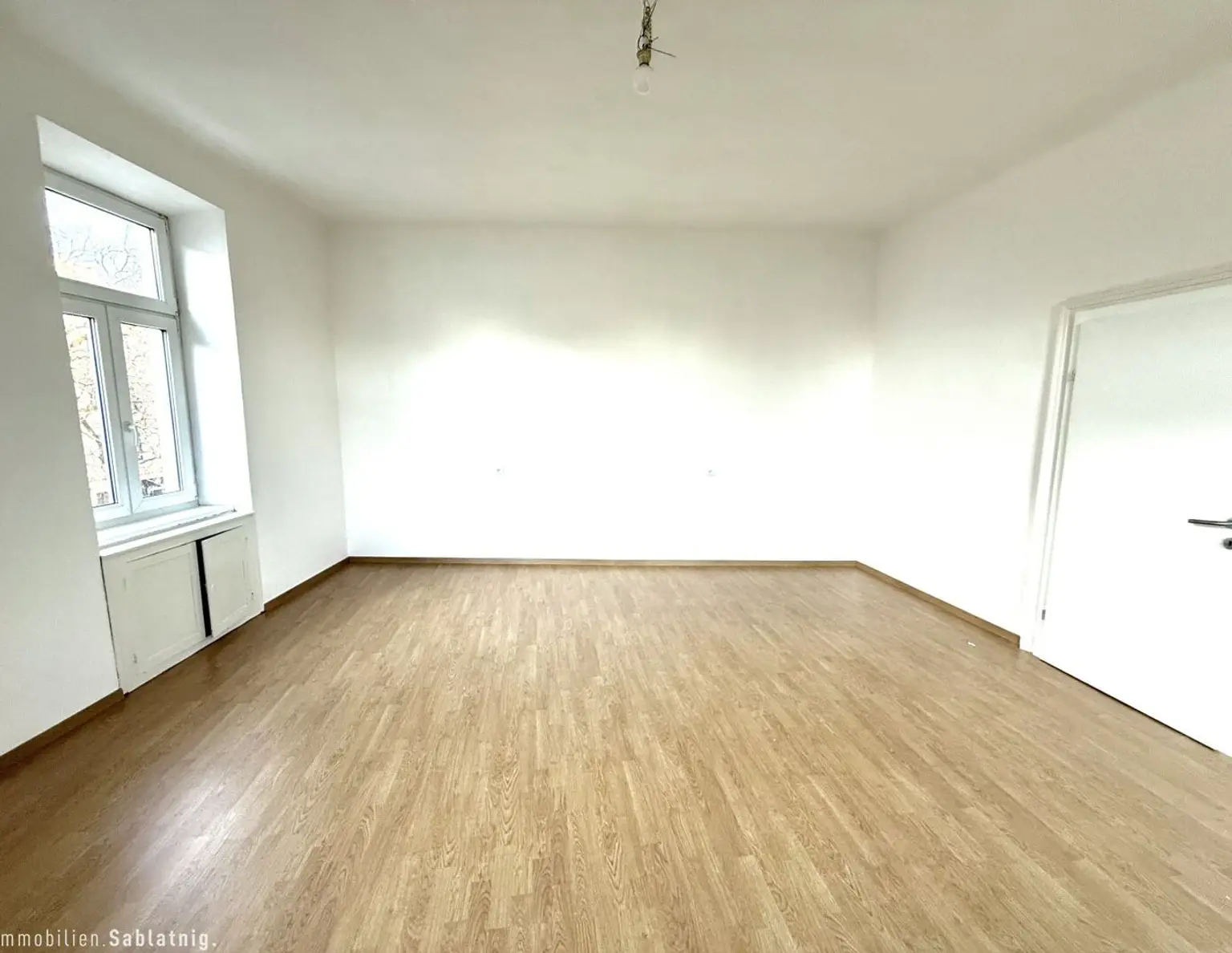 CHARMANTE ETAGENWOHNUNG! Modern, komfortabel & bestens angebunden!
