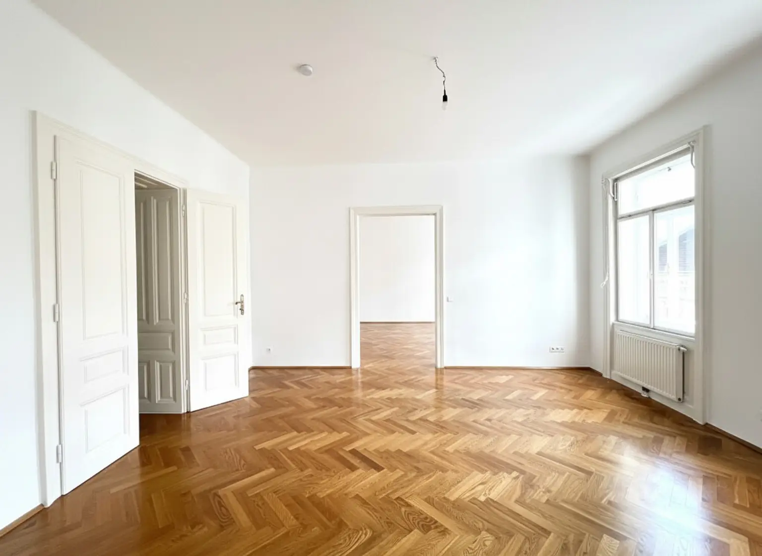 UNBEFRISTET und RENOVIERT: Wohnen in Bestlage in einer 4-Zimmer Altbauwohnung