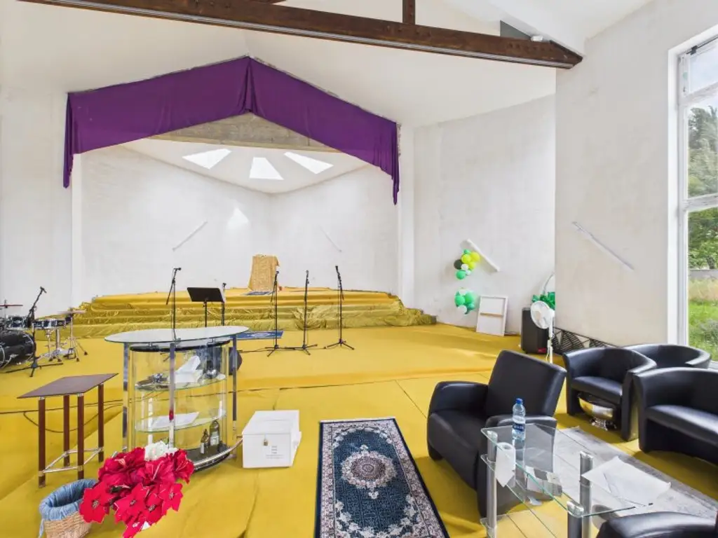 Versammlunghalle / Kirche und Verwaltungsgebäude- ab 4.523€ Kreditrate/ Monat