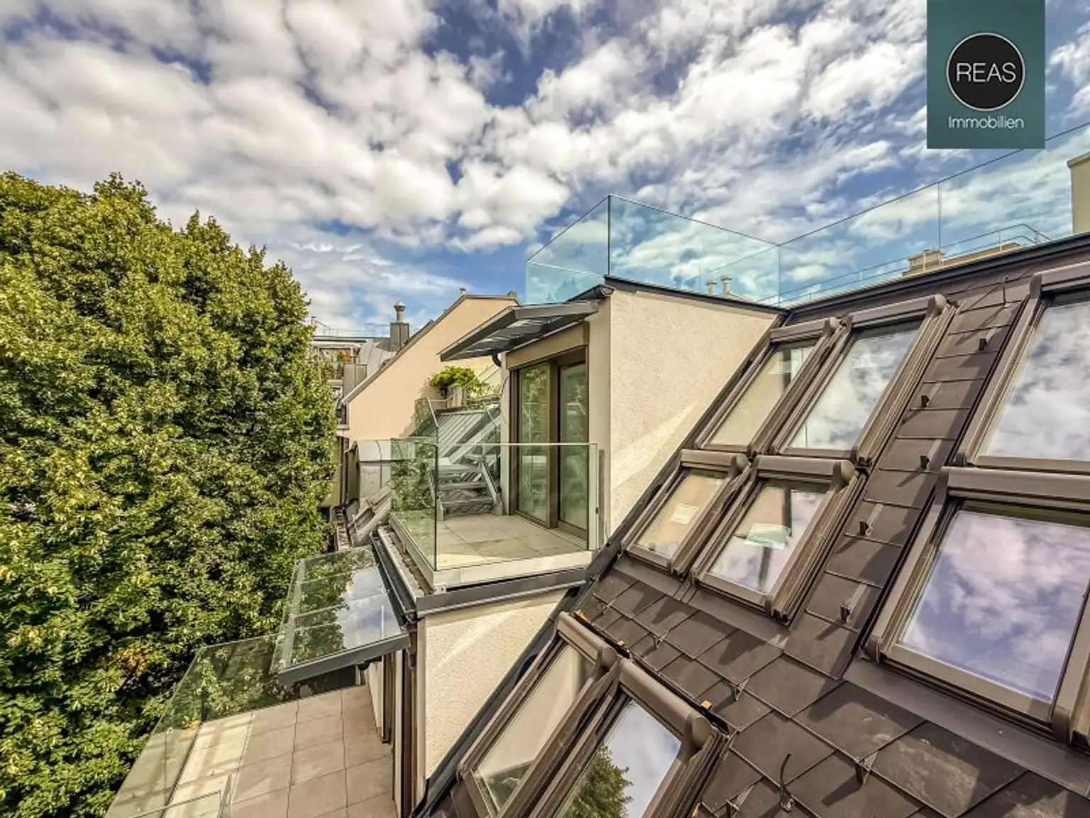 Erstbezug: Atemberaubendes Dachgeschoss - Maisonette - Apartment (klimatisiert) mit 3 Terrassen und hochwertiger Ausstattung im trendigen Ottakring!