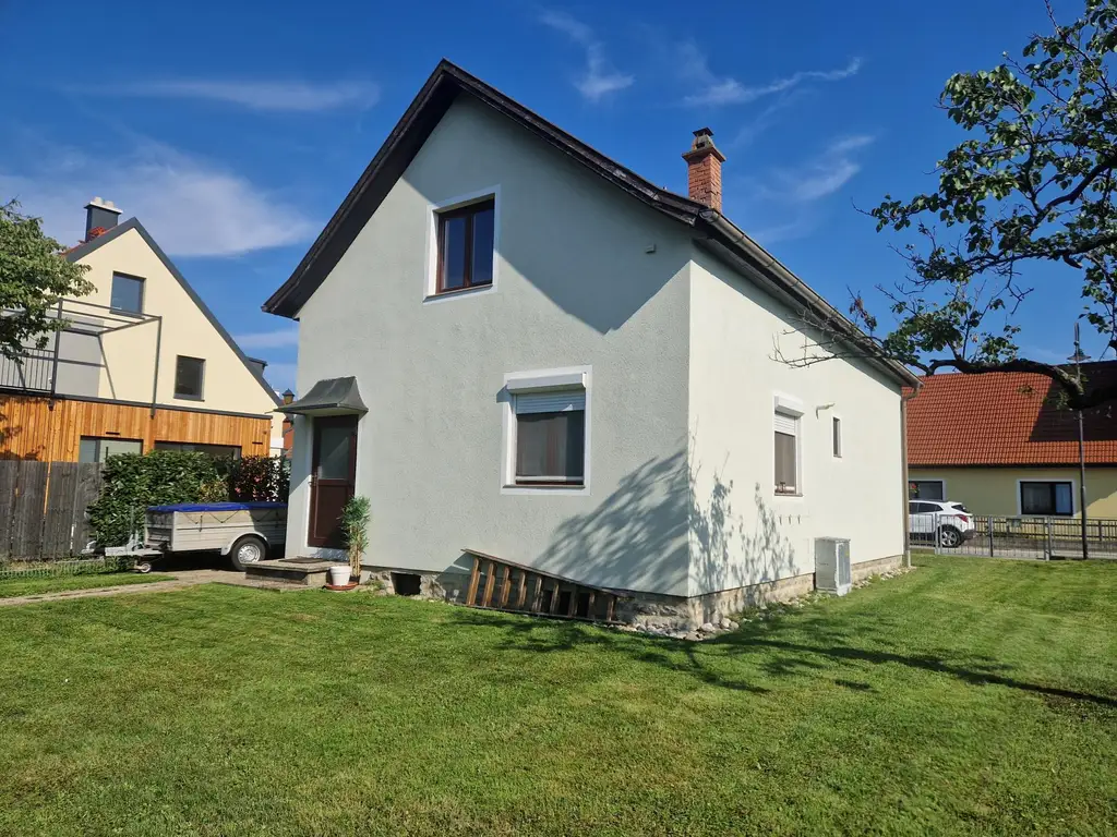 GARTEN- UND OBSTLIEBHABER AUFGEPASST - LIEBEVOLLES LANDHAUS FÜR ZWEI PERSONEN MIT GROSSEM GRUNDSTÜCK SAMT OBSTBÄUMEN