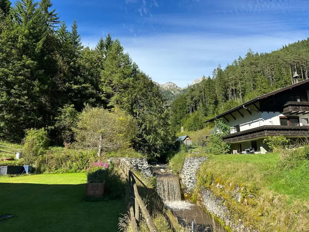 ***Idyllisches Ein- bis Zweifamilienhaus – Natur pur und sofort beziehbar !***