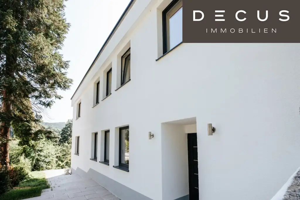 ERSTBEZUG! Luxuriöse Villa mit Sauna und Indoor-Pool!