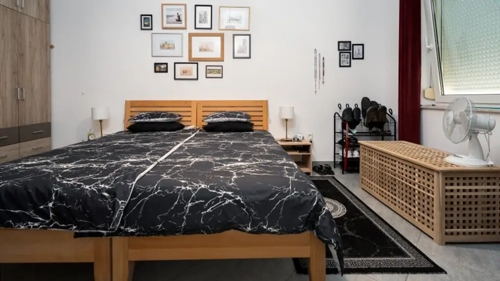 Kapitalanlage mit Potential – 2 Häuser auf Eckgrundstück mit rund 938 m² Grundstücksfläche!