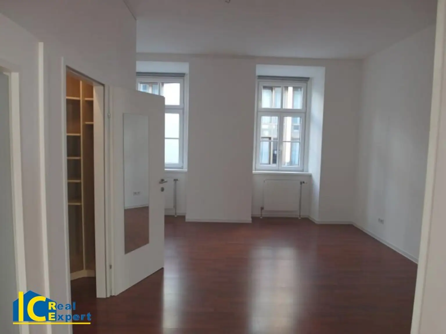 Großzügige Stadtwohnung im Biedermeierhaus, –schön, gepflegt und mit Garage!