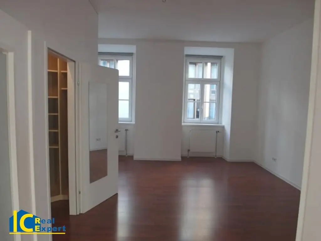 Großzügige Stadtwohnung im Biedermeierhaus, –schön, gepflegt und mit Garage!