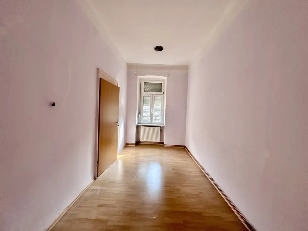 3 ZIMMER ALTBAUWOHNUNG IN SEHR GUTER INFRASTRUKTUR