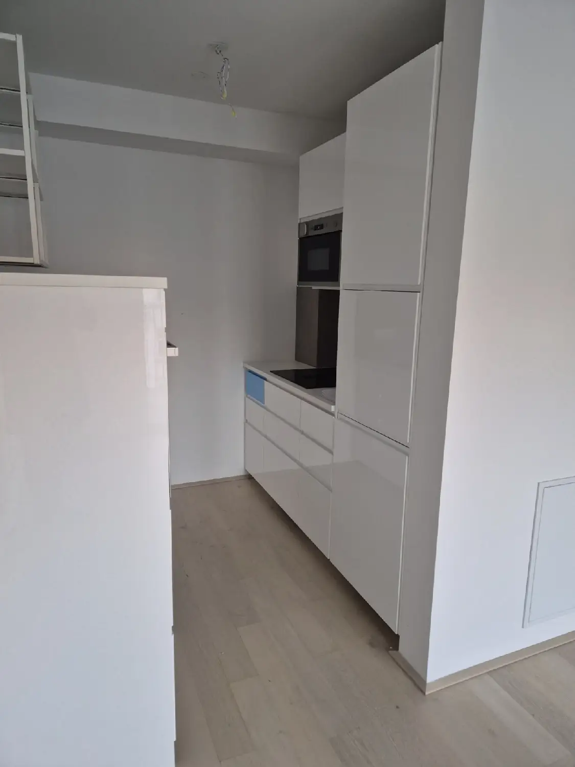 Moderne Stadtwohnung im 6. Stock mit Balkon – Erstbezug