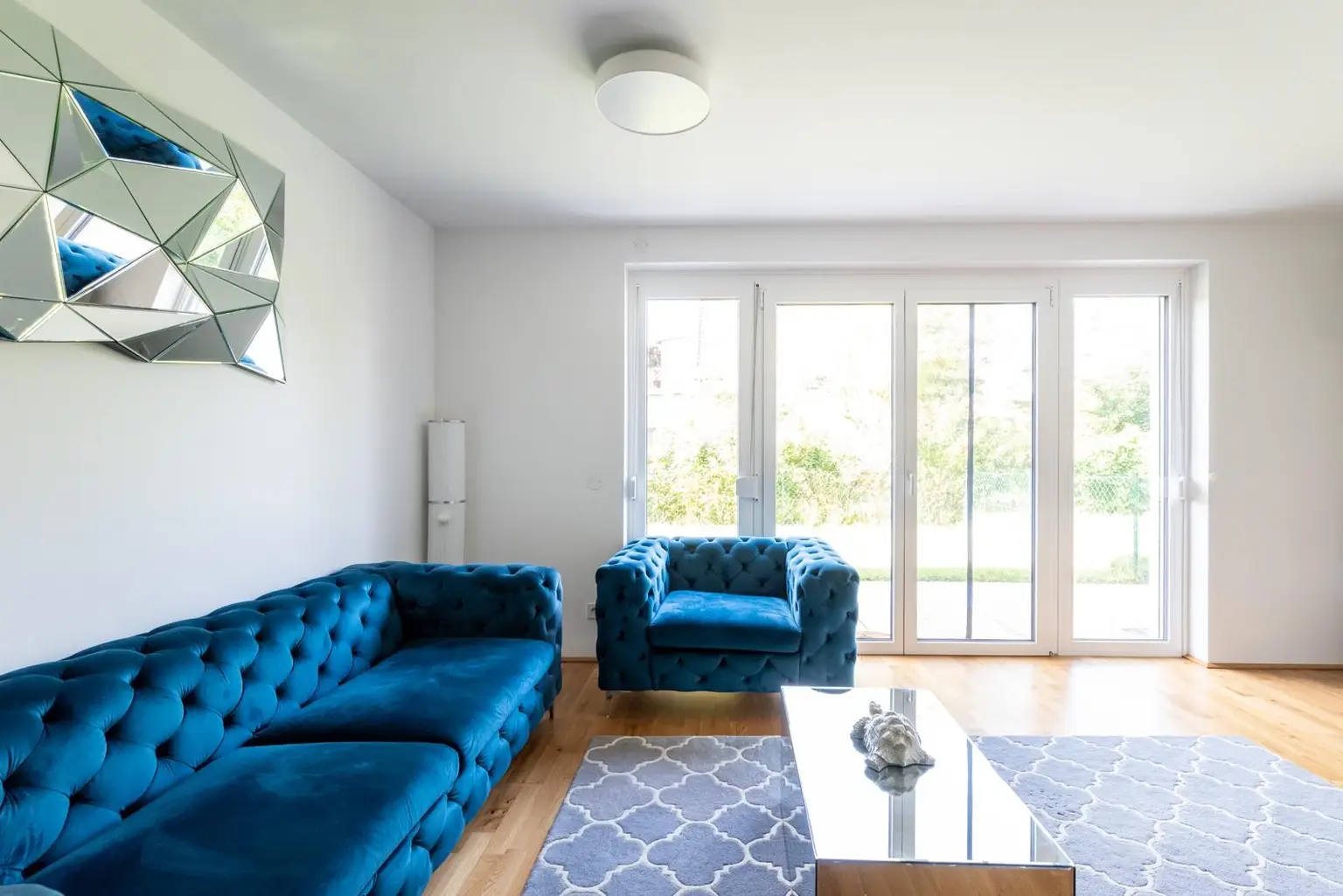 "Tolle Lage, Tolles Haus - LOBAU inkl. Autoabstellplatz"