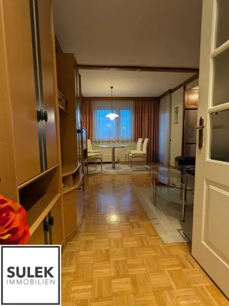 Breitenfurterstraße 222: perfekt aufgeteilte Wohnung im 3. Stock OHNE Lift (mit Balkon und Weitblick)