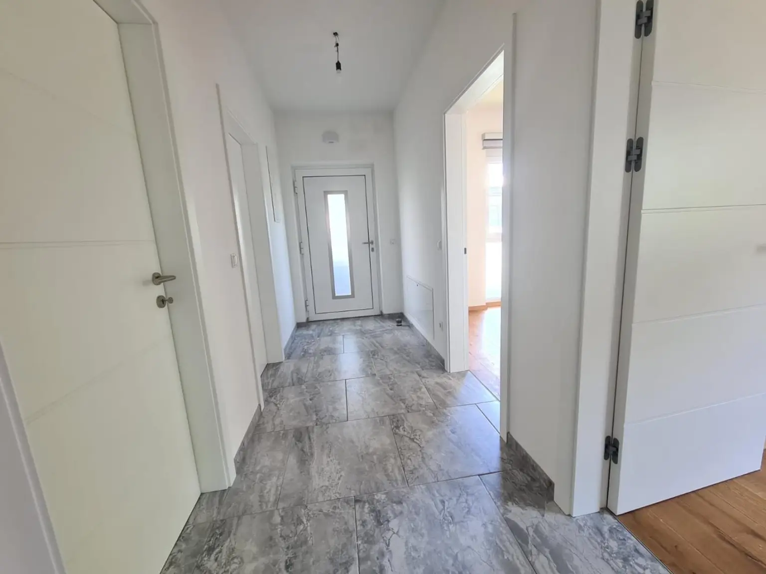 Neuwertige, wunderschöne 3-Zimmer-Wohnung mit großen Süd-Balkon