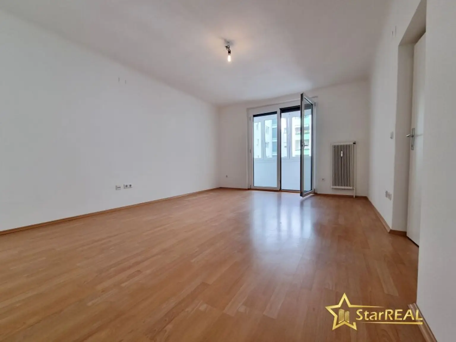 FERNWÄRME-HEIZUNG! ÄUSSERST GEPFLEGTE 3 ZIMMER-WOHNUNG IM 2. LIFTSTOCK. ZENTRALE, RUHIGE LAGE.