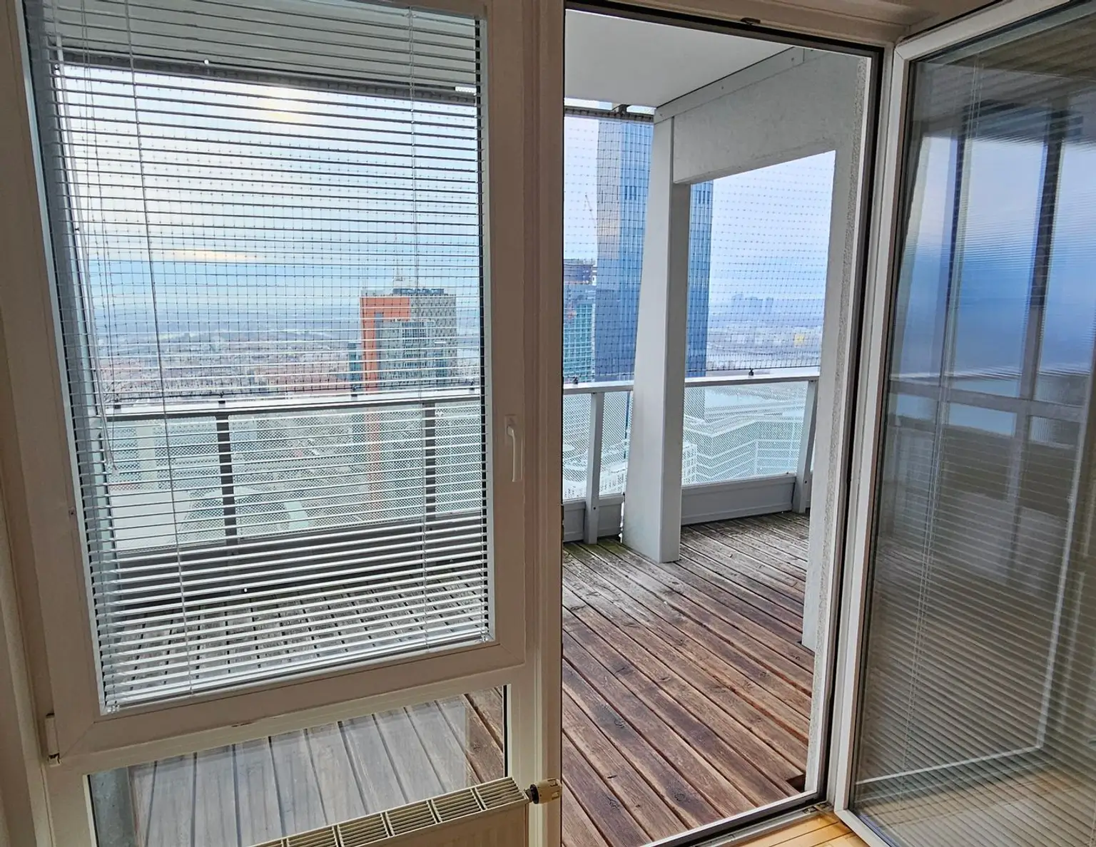 2-Zimmerwohnung im Mischek Tower mit traumhaftem Blick auf die Donau zu verkaufen € 499.000