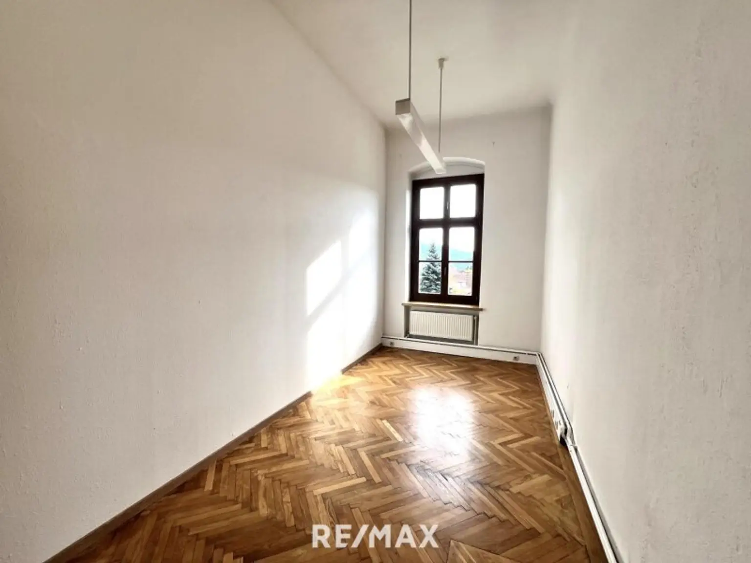 Charakteristisches Zinshaus im Ortszentrum