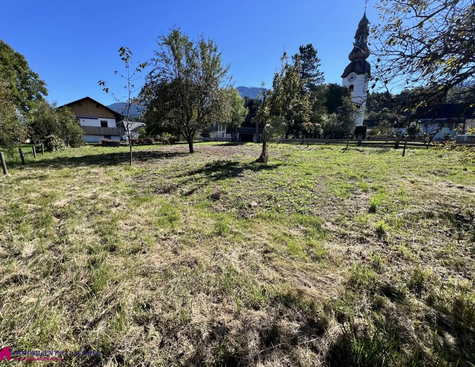 Sonniges Grundstück in schöner dörflicher Lage mit Ausblick