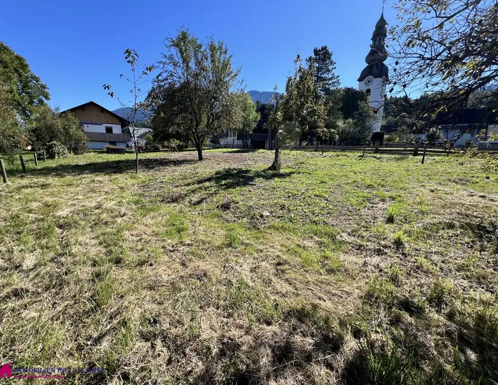 Sonniges Grundstück in schöner dörflicher Lage mit Ausblick