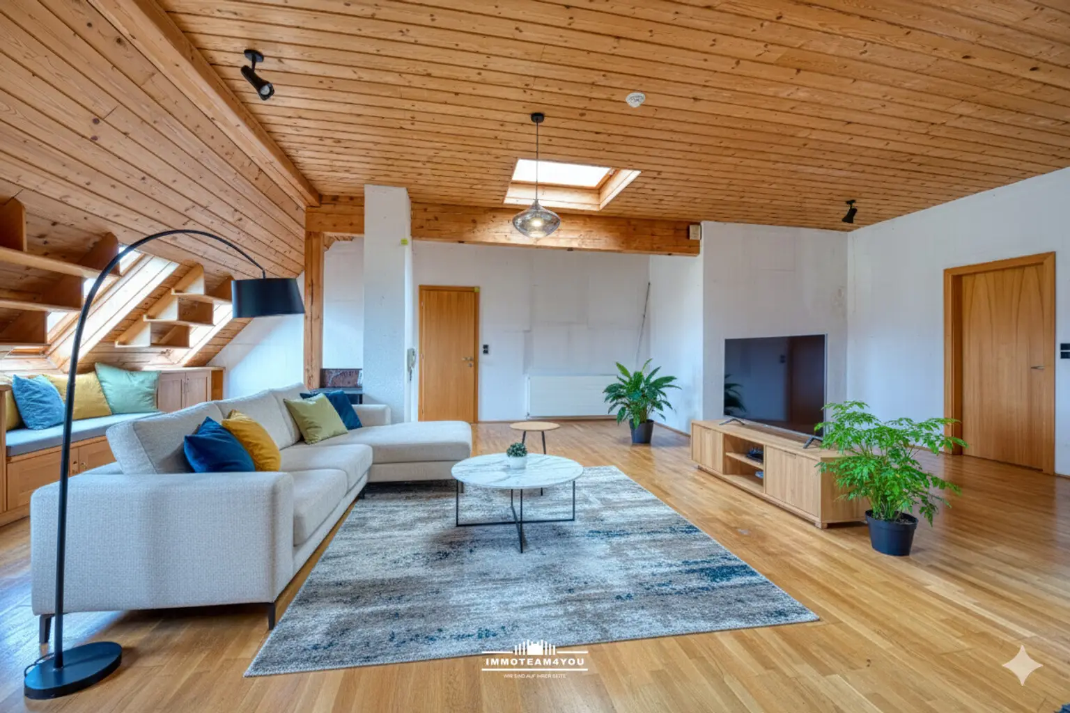 Sie brauchen viel Platz? Wir haben die Lösung. Sanierungsbedürftiges Architektenhaus in bester Lage.