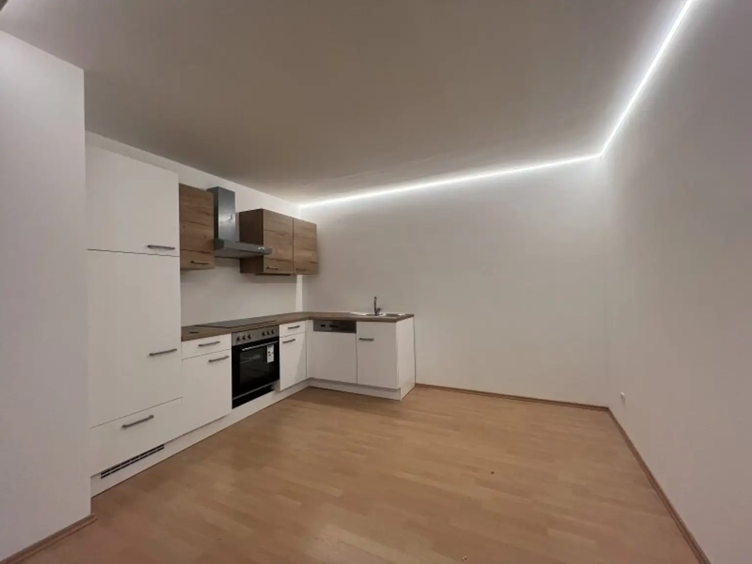 PERFEKTE LAGE 4-ZIMMER WOHNUNG NÄHE MARIAHILFER STRAßE!