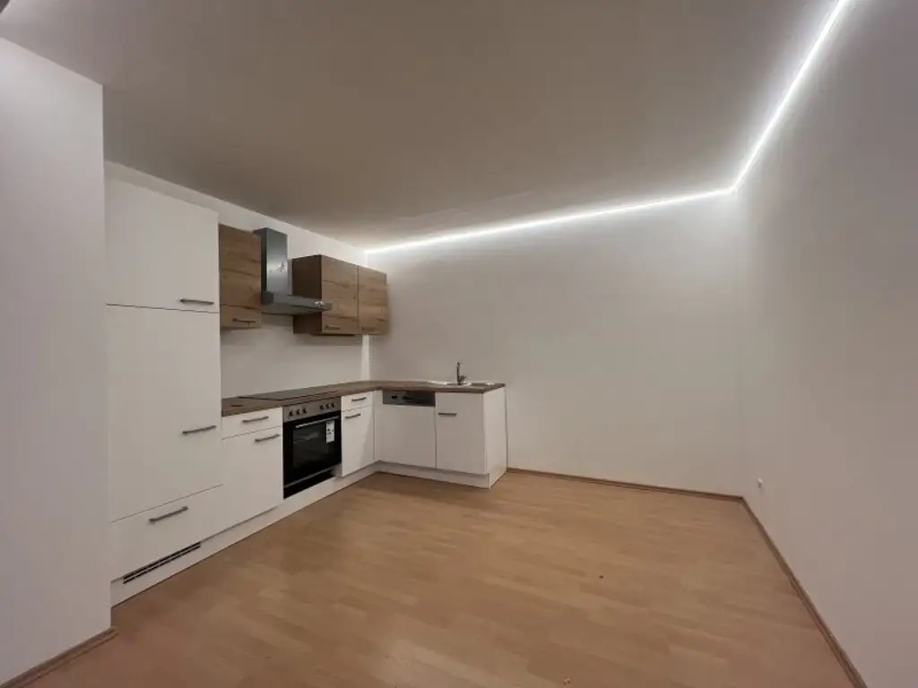 PERFEKTE LAGE 4-ZIMMER WOHNUNG NÄHE MARIAHILFER STRAßE!