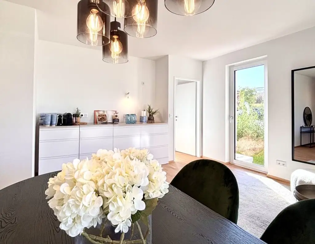 PROVISIONSFREI! Lichtdurchflutete 3-Zimmer-Gartenwohnung | Loggia, Terrasse & Garten