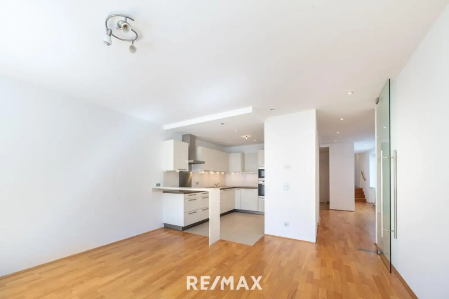 Altbau trifft Moderne – Wohnen über den Dächern