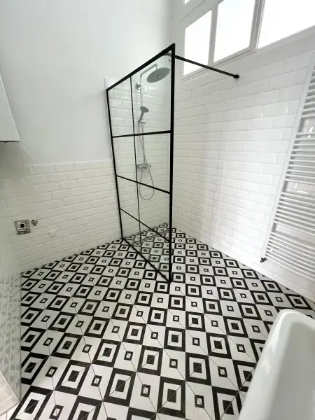 100m² Altbauwohnung: 3-Zimmer. 2 Bäder mit moderner Küche & Ausstattung