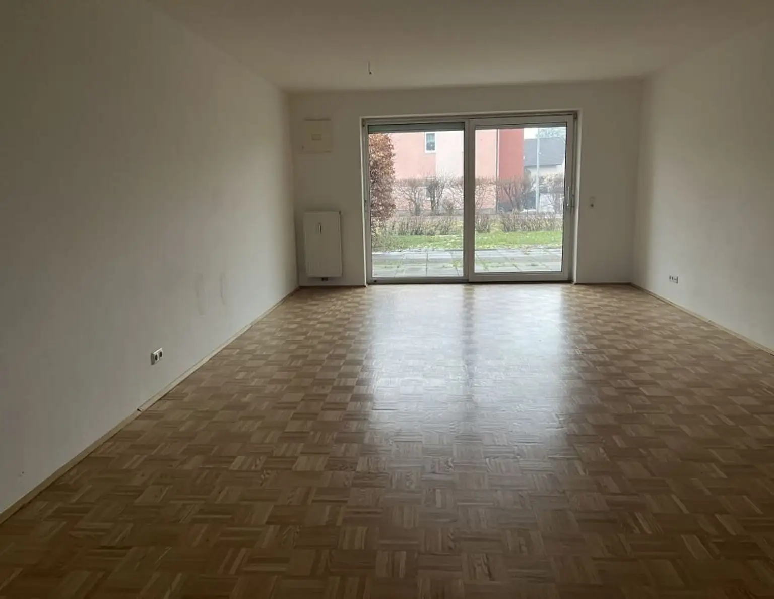 Moderne Traumwohnung in Top-Lage mit Garten und Tiefgarage - in Vöcklamarkt, Oberösterreich!