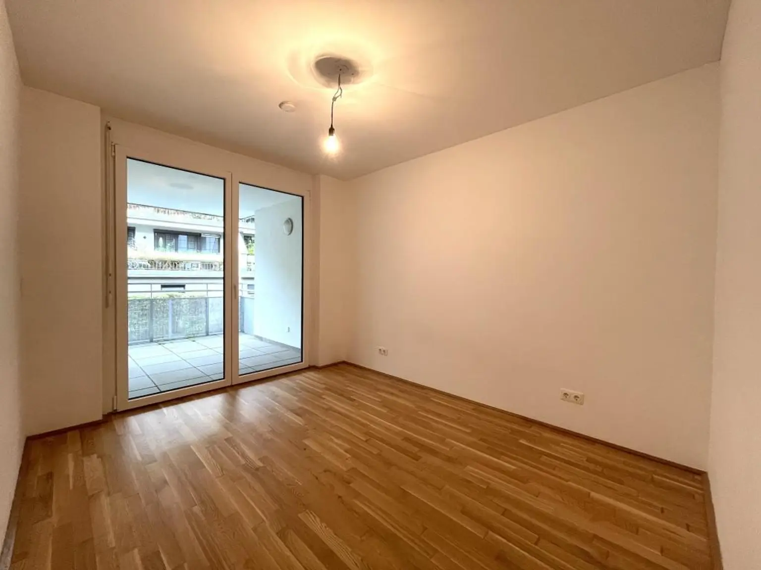 Wunderschöne Neubauwohnung mit 11m² Außenfläche + Nähe U6!! AB DEZEMBER