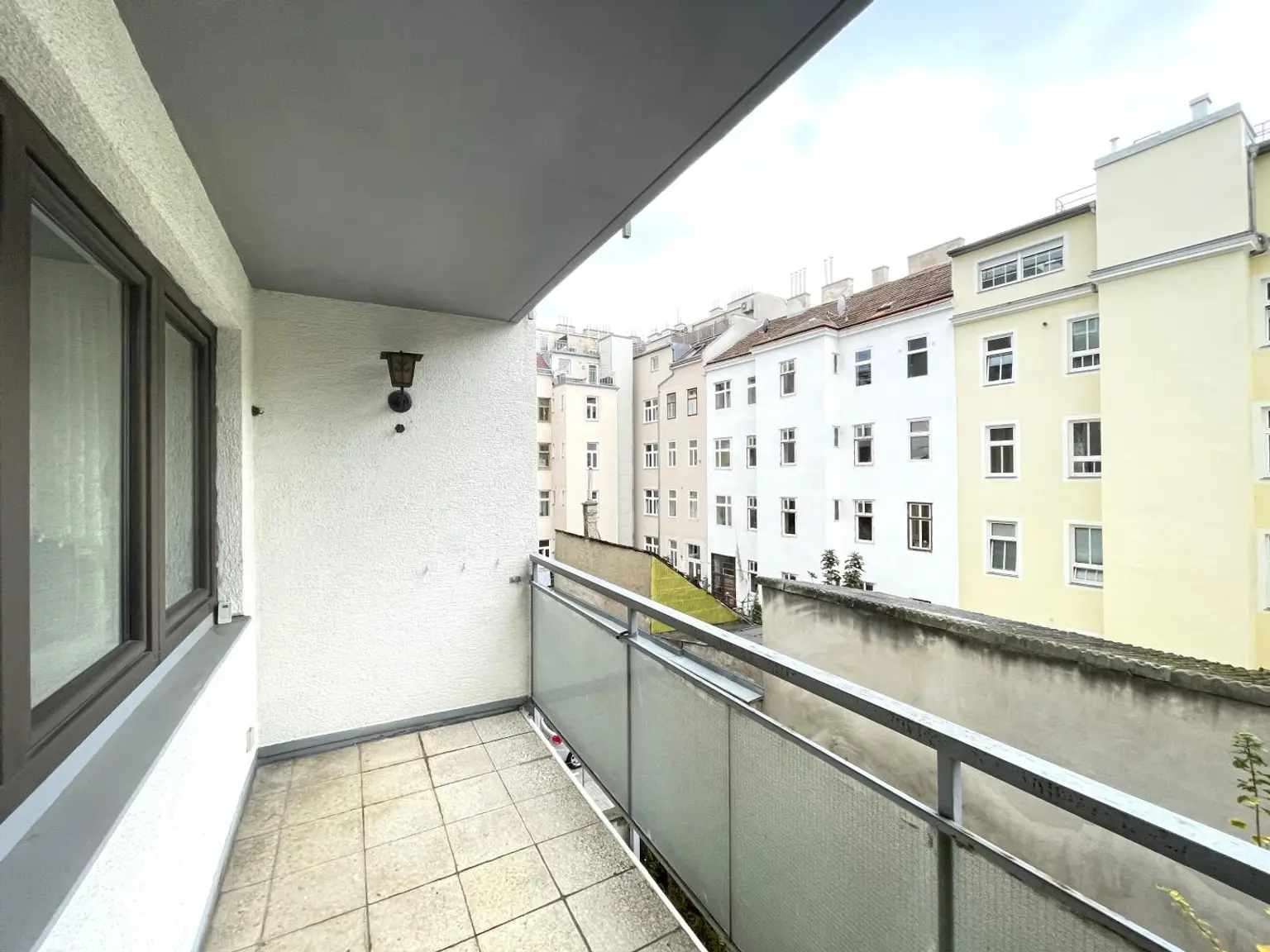 3-Zimmer-Loggia-Wohnung in U1-Nähe