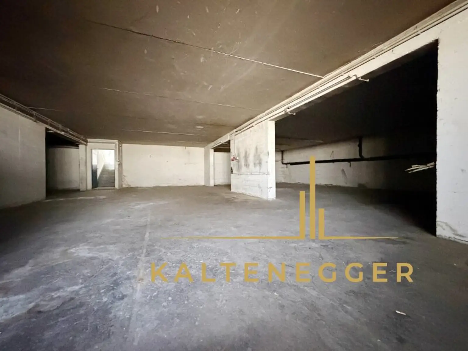 Zinshaus mit signifikantem Entwicklungspotenzial und bestandsfreien Flächen