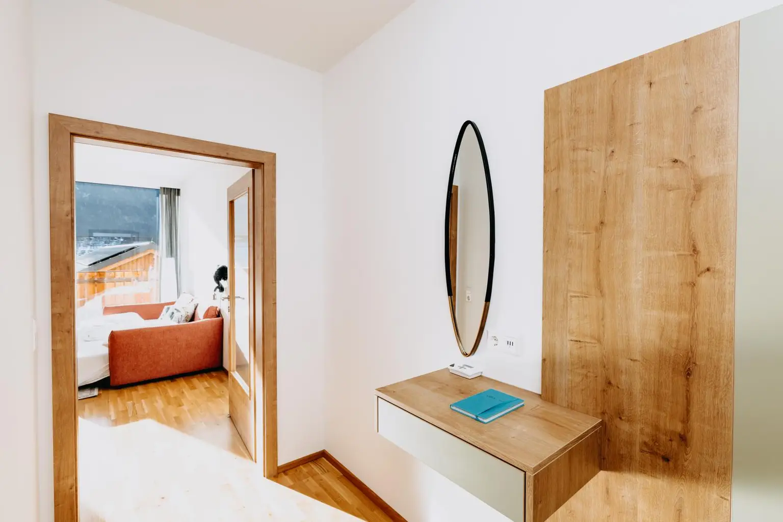 Großzügiger Vorraum samt Gaderobe