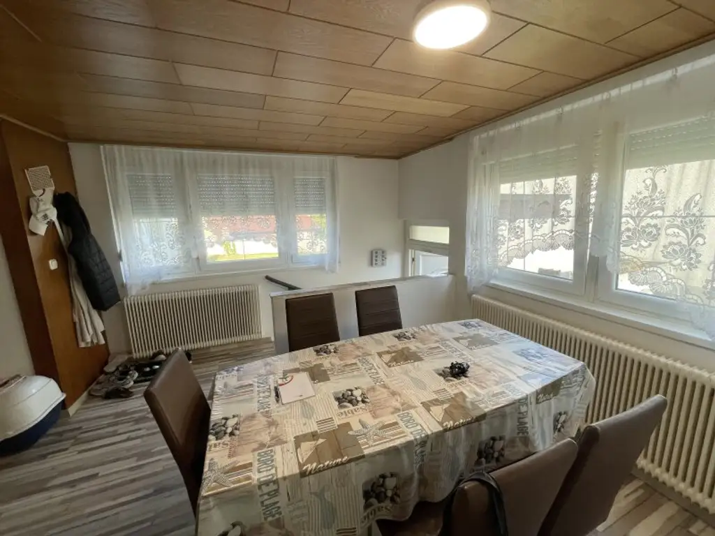 CHARMANTES EINFAMILIEN-HAUS MIT GROSSEM GARTEN - RUHELAGE!