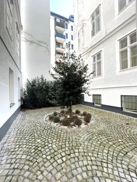 Top sanierter Stilaltbau - 2 Zimmer Wohnung