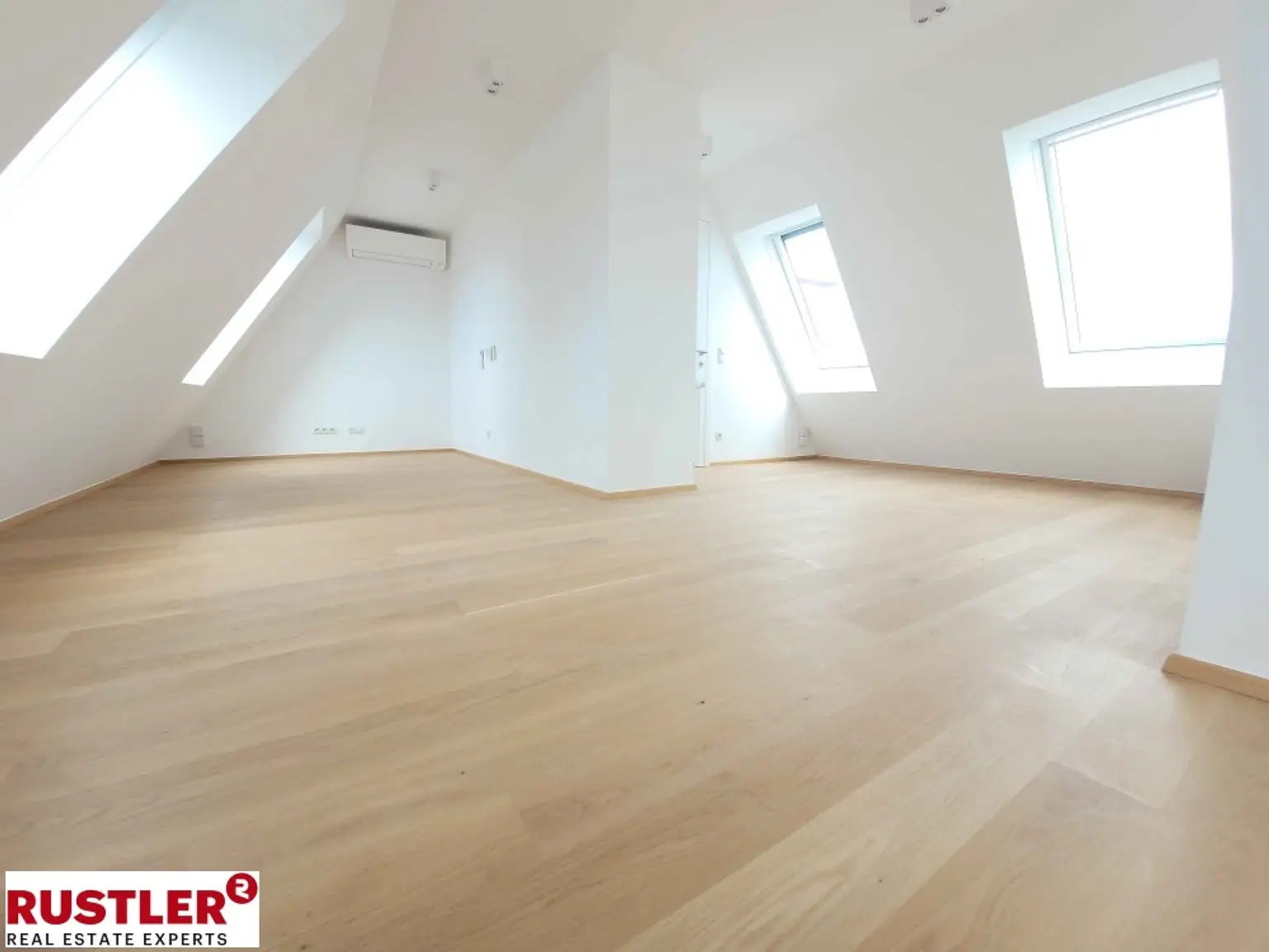 Luxuriöse Dachterrassenwohnung auf 3 Etagen direkt an der U3 - klimatisiert - mit Garage!