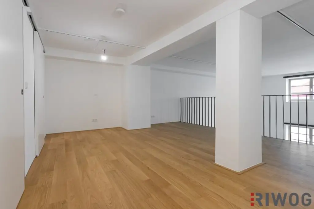 ERSTBEZUG nach Sanierung | Außergewöhnliches Loft mit Raumhöhe bis zu ca. 4,90 m | Büro/Praxis Nutzung und Kurzzeitvermietung möglich