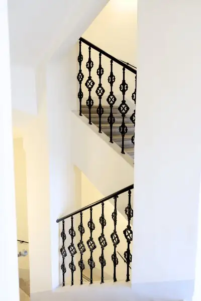 Wunderschöne und generalsanierte 2- Zimmer Altbauwohnung in Top Lage!!!