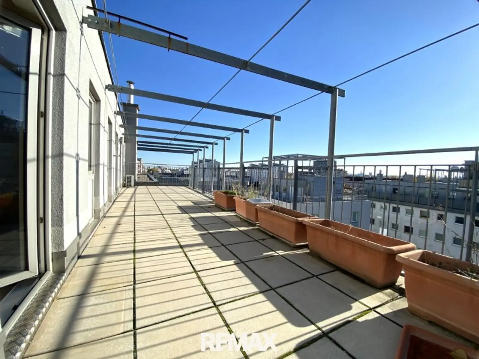 DG-Wohnung mit 2 Terrassen auf Wohnebene und phänomenalem Fernblick über Wien