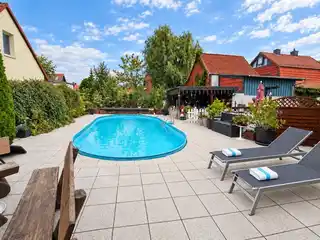 Terrasse mit Pool