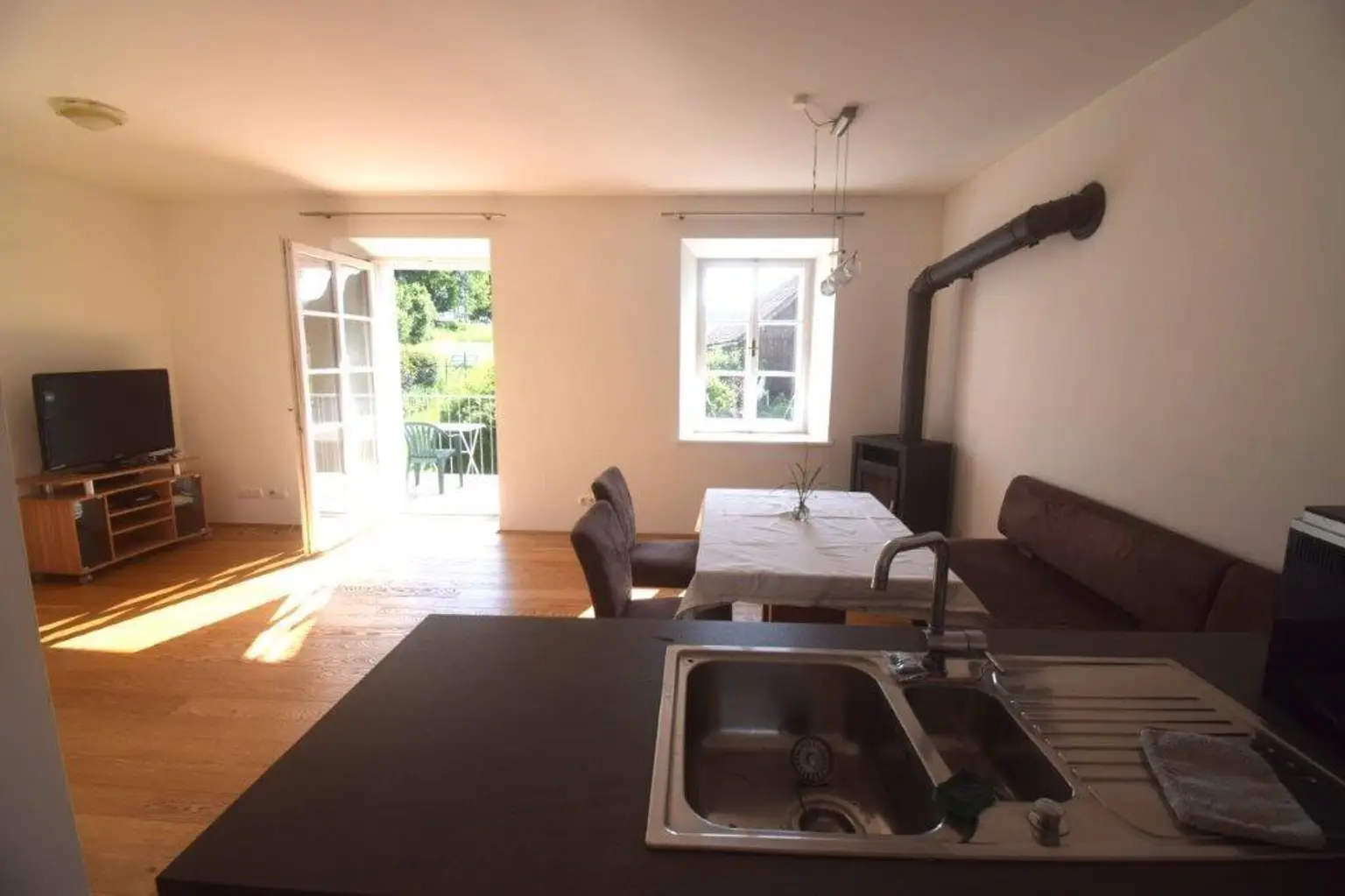 Wunderschöne 3-Zi-Wohnung in historischem Gebäude mit Balkon und Blick ins Grüne