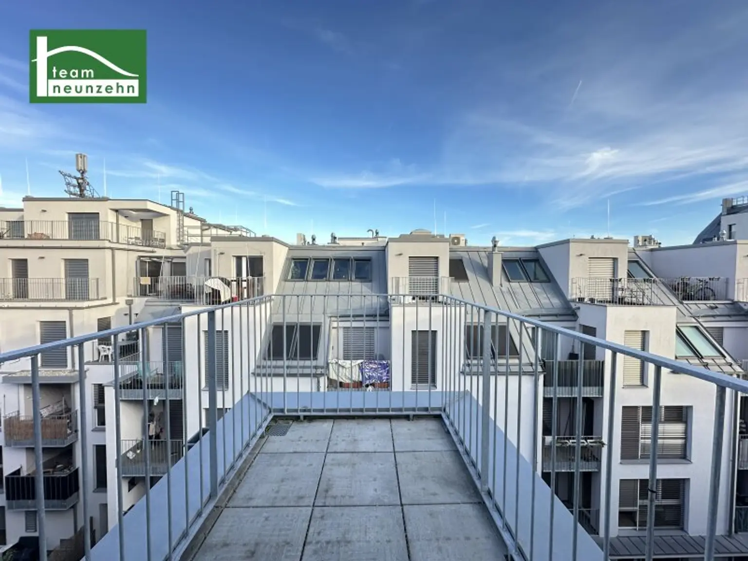 Kolo 35 - Klimatisierte Dachgeschoss-Wohnung mit 2 Terrassen nahe SCN, Denglerpark und Prager Straße! - Ab sofort!