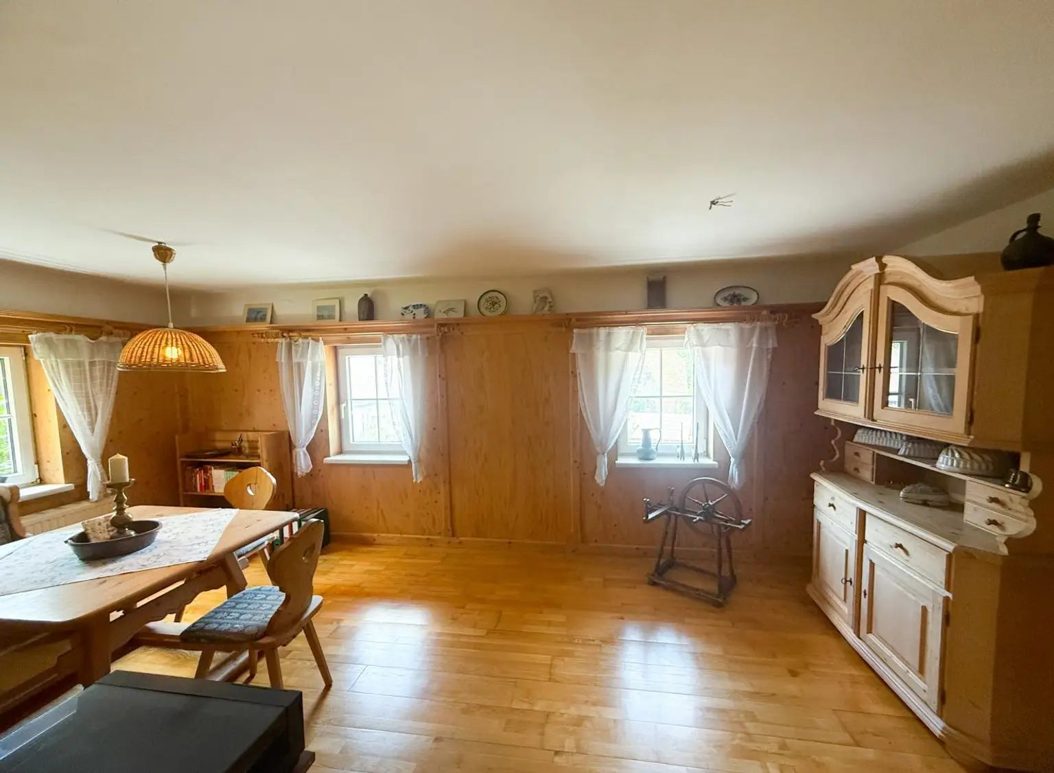 *** Charmantes Landhaus, 154m², Teilsaniert mit großem Gartenanteil und viel Potenzial ***