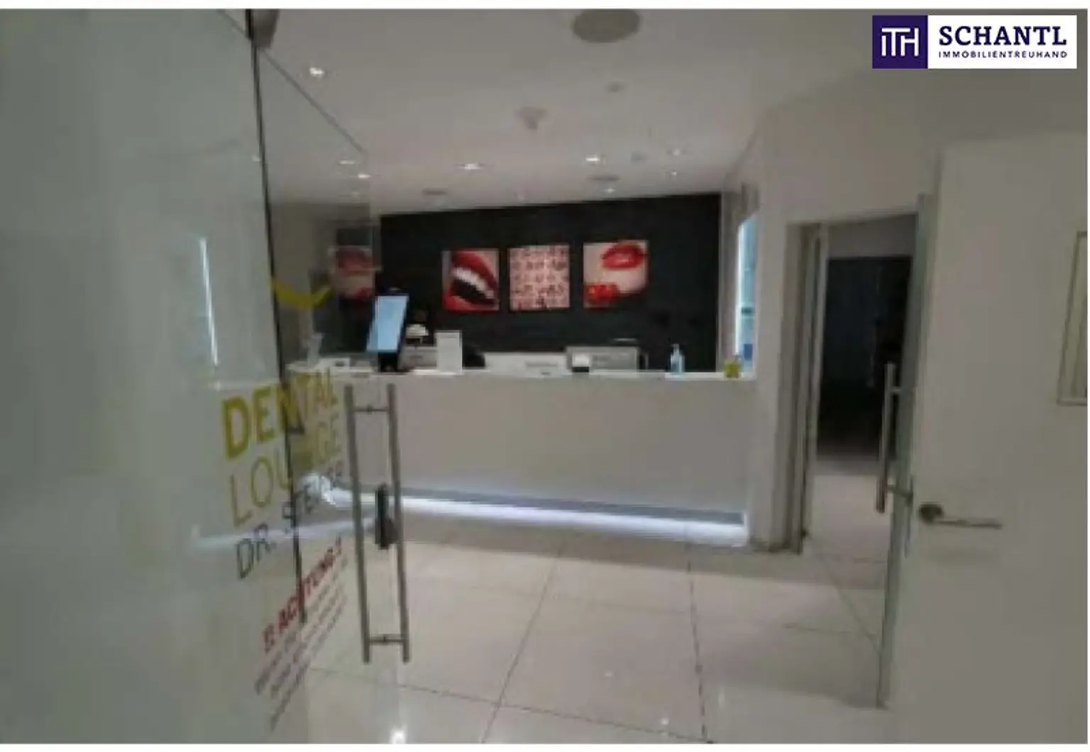 TOP Anlageobjekt in Feldkirchen bei Graz! Modernes Wohn- und Ordinationshaus mit Zahnarztpraxis im Erdgeschoss und großzügiger Mietwohnung im Obergeschoss!