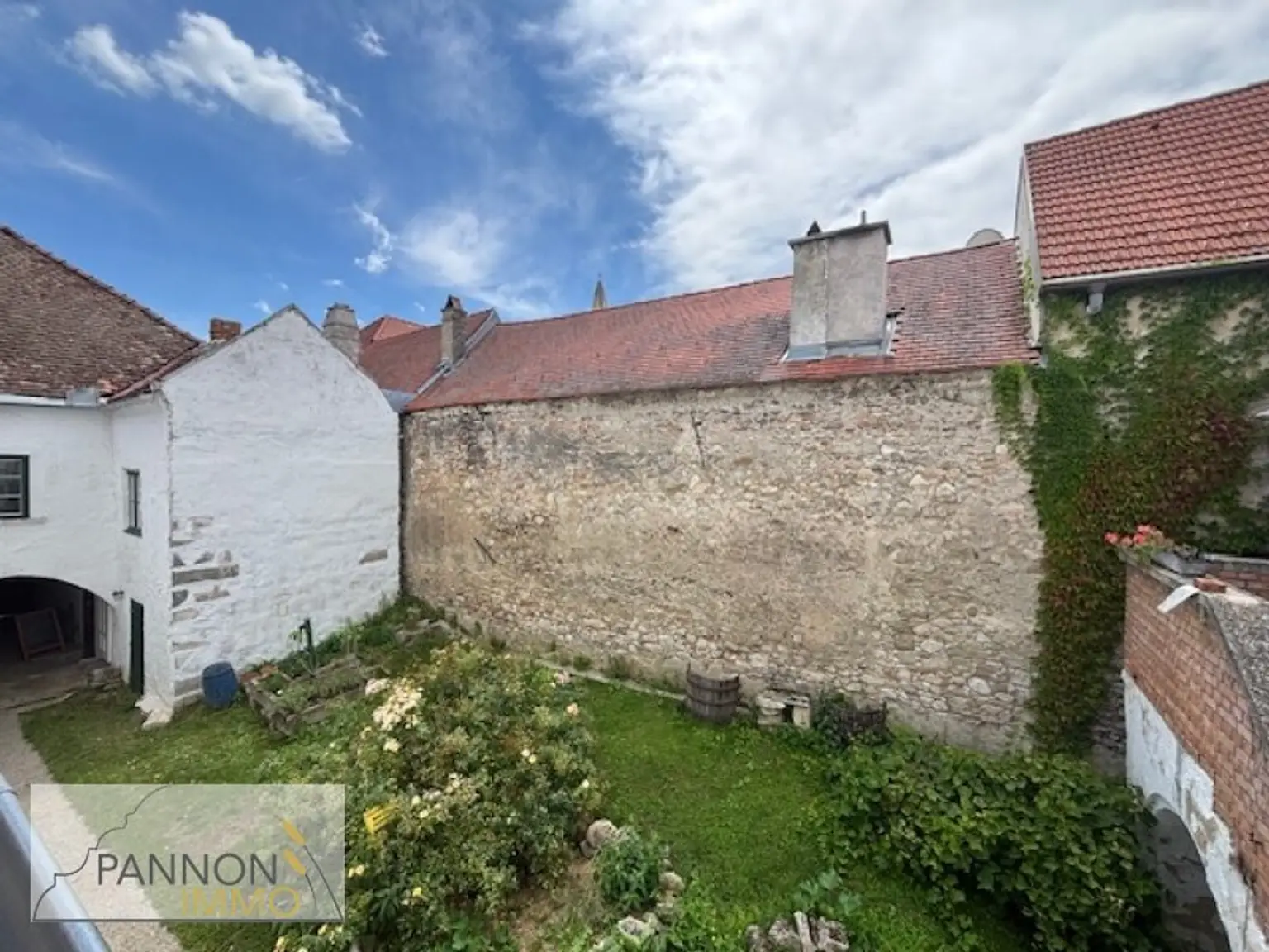 Breitenbrunn - historische (16.Jhd.), neu sanierte Wohnung samt Nebengebäuden und Garten im Ortszentrum