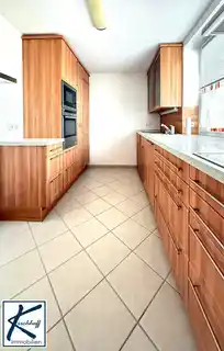 Küche mit moderner Einbauküche