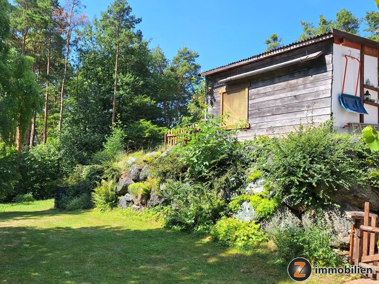 Gepflegtes Landhaus mit Naturgarten zum Sofortbezug