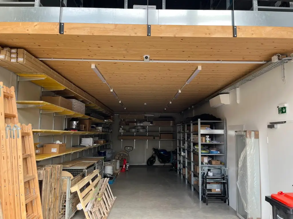 Betriebs-/Produktions- oder Lagerhallen mit Flächen von 63 - 117 m² zu verkaufen in Vöcklabruck / Nähe Varena (Top 01)
