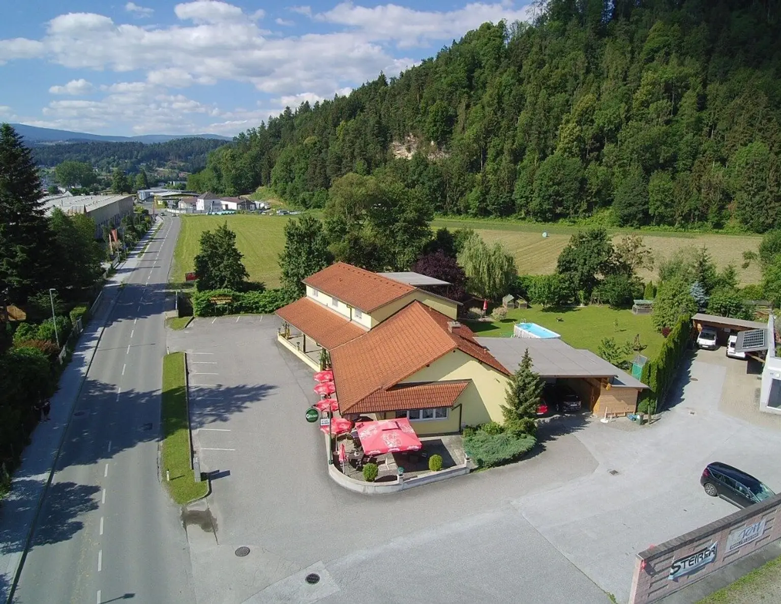 Bärnbach! Gewerbeobjekt, Restaurant-Cafe, Praxis, Tierarzt, Wohnung, Friseur, Solarium, SG-WA Baudichte 0,2-0,5