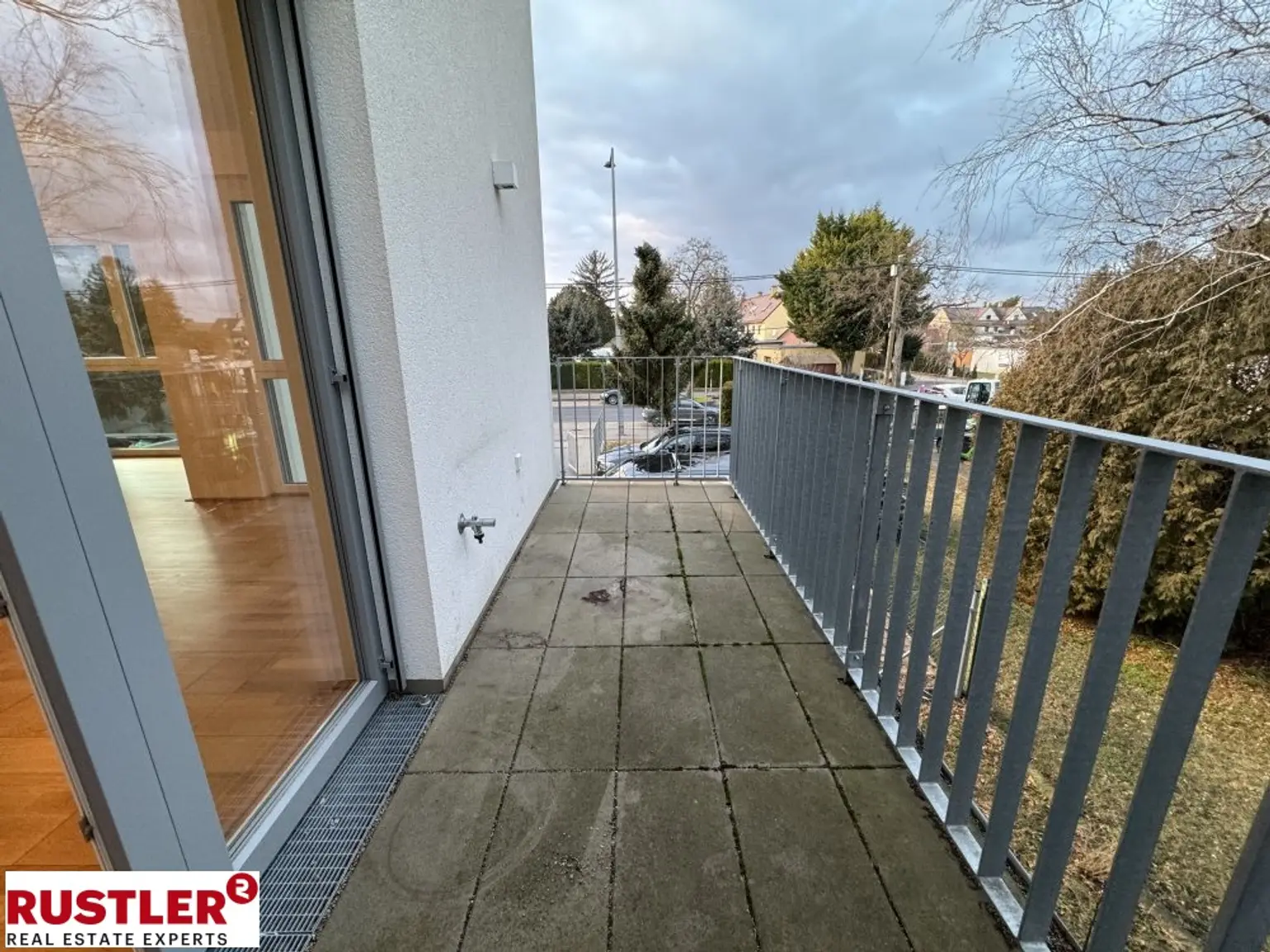 MODERNE 2 ZIMMER WOHNUNG MIT BALKON UND MÖBLIERTE KÜCHE - NAHE MÜHLWASSER