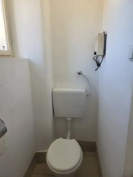 „NUR 25 MINUTEN von WIEN!“ EIN- ODER ZWEIFAMILIENHAUS – schönes ECKGRUNDSTÜCK